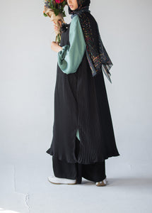 Pleated Sleeveless Cardigan